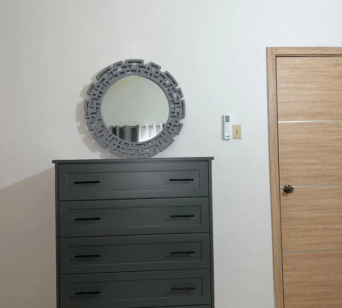 Gem Haven- A Luxurious,Modern Double King Bed Hideaway Villa Portmore Jamaica