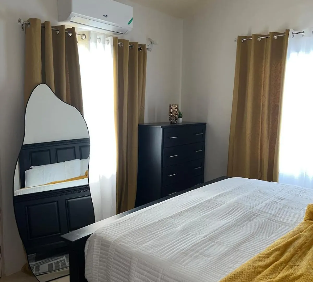 Holiday home Gem Haven- A Luxurious,Modern Double King Bed Hideaway Villa Portmore